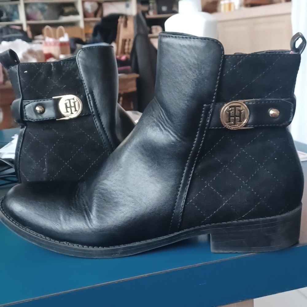 Tommy Hilfiger Women‎ Black Leather Ankle Boots Size 8.5M Side Zipper